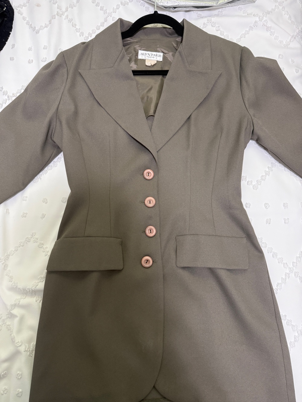 Alyn Paige Olive-Taupe Tailored Single-Breasted Blazer